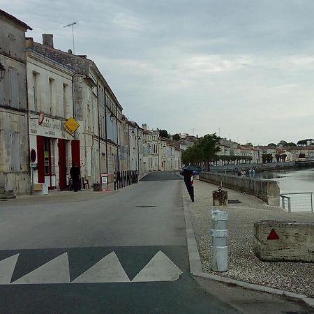 Saint-Savinien Le Gite Des 3 Saules מראה חיצוני תמונה